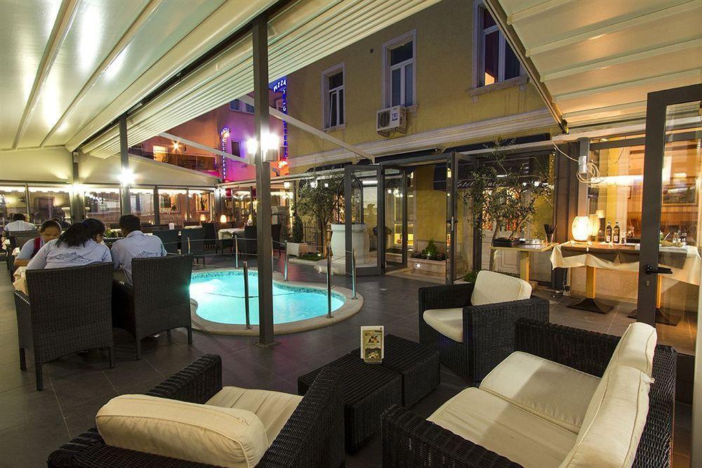 Hotel Galija Pula Exterior foto