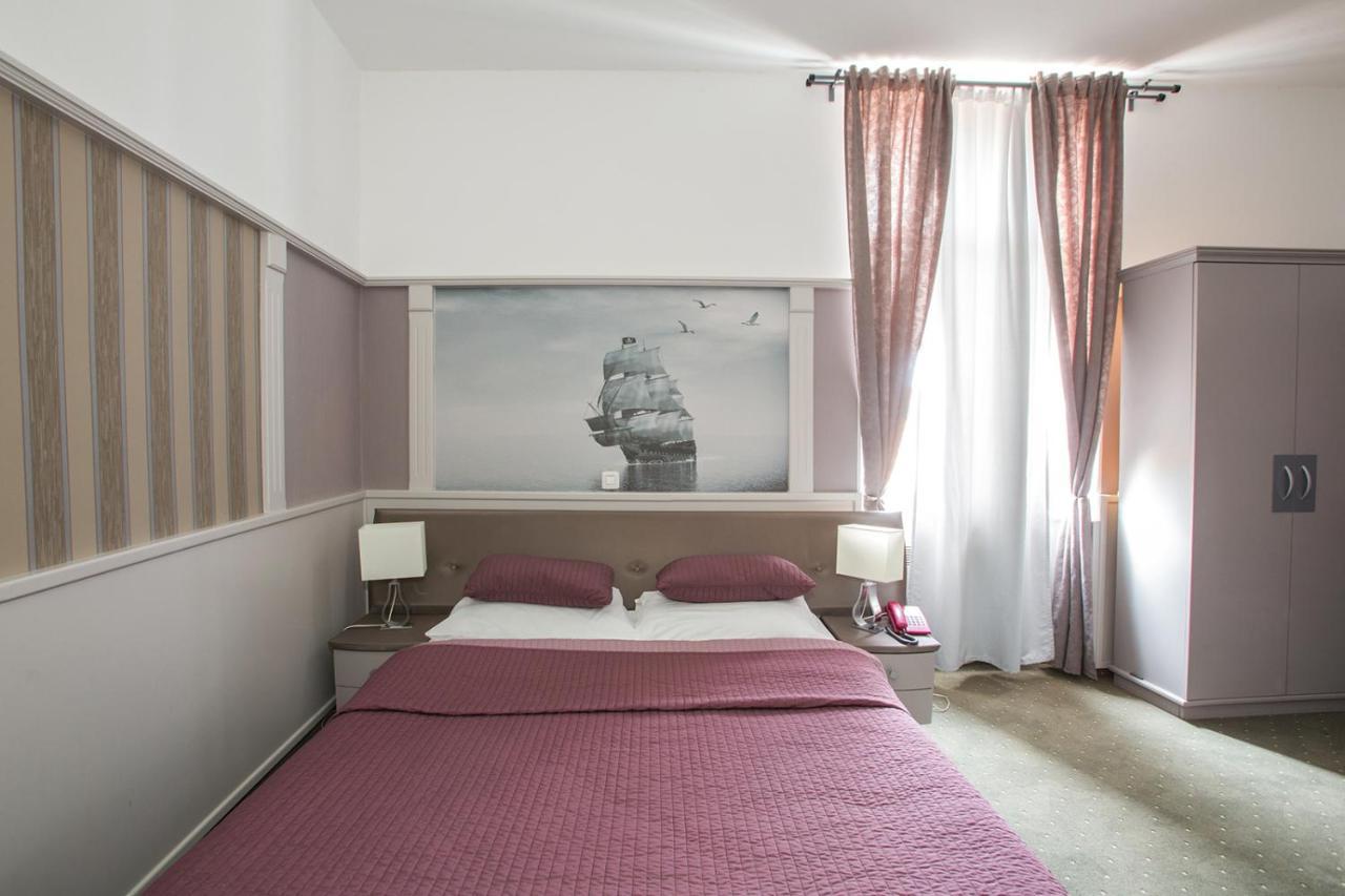 Hotel Galija Pula Exterior foto